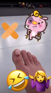 Karolina Kowalkiewicz feet photo thumbnail