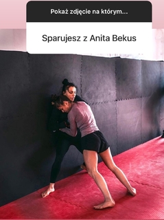 Karolina Kowalkiewicz feet photo thumbnail