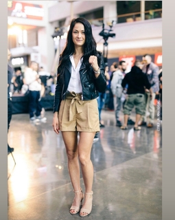 Karolina Kowalkiewicz feet photo thumbnail