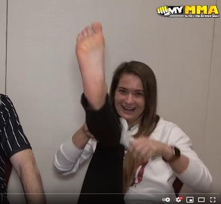 Karolina Kowalkiewicz feet photo thumbnail