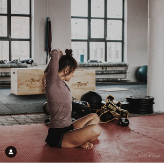 Karolina Kowalkiewicz feet photo thumbnail
