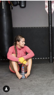 Karolina Kowalkiewicz feet photo thumbnail