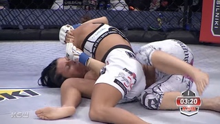 Karolina Kowalkiewicz feet photo thumbnail