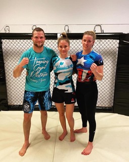Karolina Kowalkiewicz feet photo thumbnail