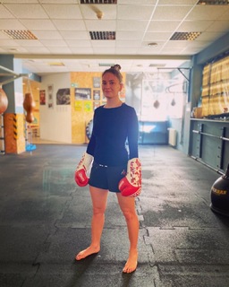 Karolina Kowalkiewicz feet photo thumbnail