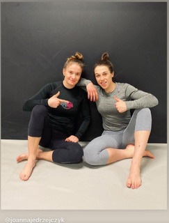 Karolina Kowalkiewicz feet photo thumbnail
