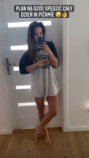 Karolina Kowalkiewicz feet photo thumbnail