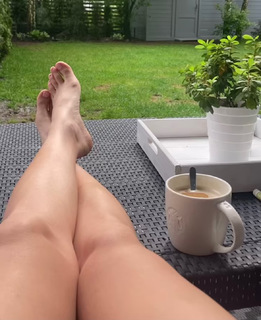 Karolina Kowalkiewicz feet photo thumbnail