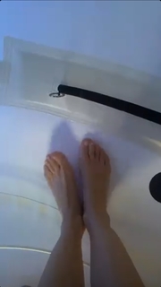 Karolina Kowalkiewicz feet photo thumbnail
