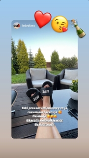 Karolina Kowalkiewicz feet photo thumbnail