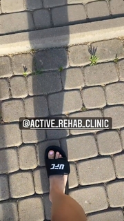 Karolina Kowalkiewicz feet photo thumbnail