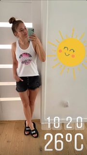 Karolina Kowalkiewicz feet photo thumbnail