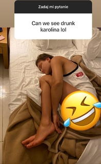 Karolina Kowalkiewicz feet photo thumbnail