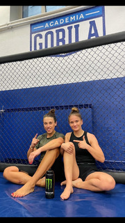 Karolina Kowalkiewicz feet photo thumbnail