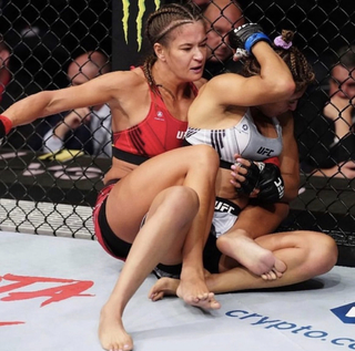 Karolina Kowalkiewicz feet photo thumbnail