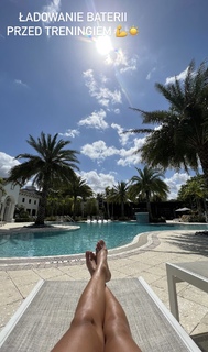 Karolina Kowalkiewicz feet photo thumbnail
