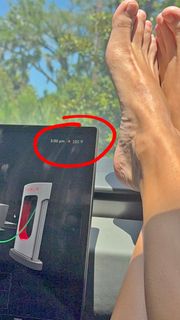 Karolina Kowalkiewicz feet photo 1