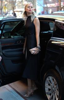 Karolina Kurkova feet photo thumbnail