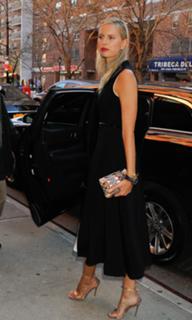 Karolina Kurkova feet photo thumbnail