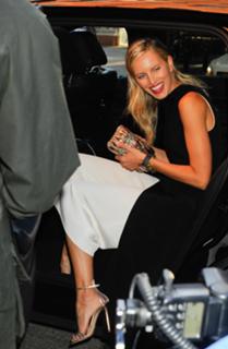 Karolina Kurkova feet photo thumbnail