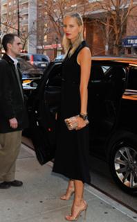 Karolina Kurkova feet photo thumbnail