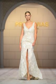Karolina Kurkova feet photo thumbnail