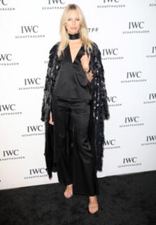 Karolina Kurkova feet photo thumbnail