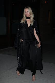 Karolina Kurkova feet photo thumbnail