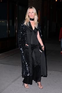 Karolina Kurkova feet photo thumbnail