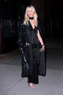 Karolina Kurkova feet photo thumbnail