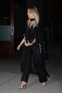 Karolina Kurkova feet photo thumbnail
