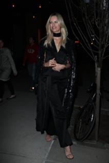 Karolina Kurkova feet photo thumbnail