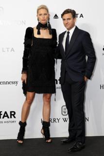 Karolina Kurkova feet photo thumbnail