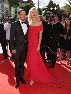 Karolina Kurkova feet photo thumbnail