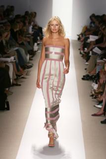 Karolina Kurkova feet photo thumbnail
