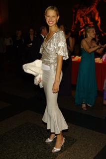 Karolina Kurkova feet photo thumbnail