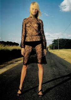 Karolina Kurkova feet photo thumbnail