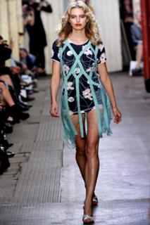 Karolina Kurkova feet photo thumbnail