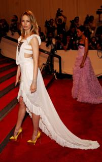 Karolina Kurkova feet photo thumbnail
