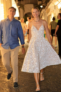 Karolina Kurkova feet photo thumbnail