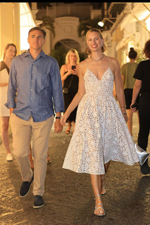 Karolina Kurkova feet photo thumbnail