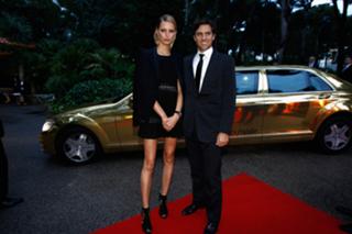 Karolina Kurkova feet photo thumbnail
