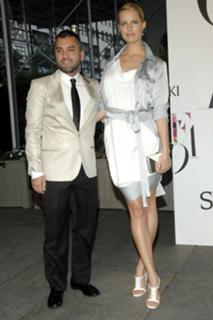 Karolina Kurkova feet photo thumbnail
