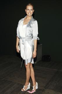 Karolina Kurkova feet photo thumbnail