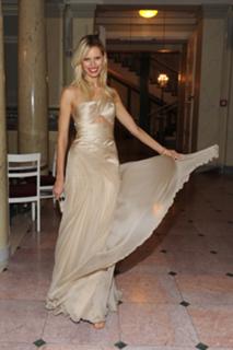 Karolina Kurkova feet photo thumbnail