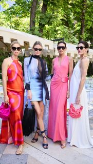 Karolina Kurkova feet photo thumbnail