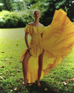 Karolina Kurkova feet photo thumbnail