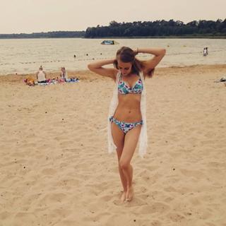 Karolina Pisarek feet photo thumbnail
