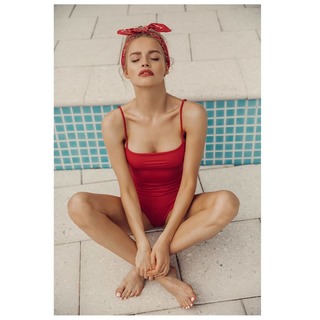 Karolina Pisarek feet photo thumbnail