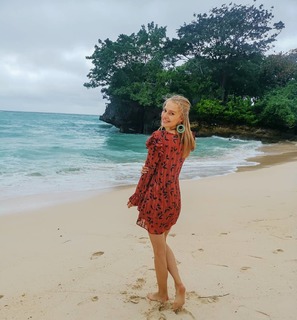 Karolina Pisarek feet photo thumbnail